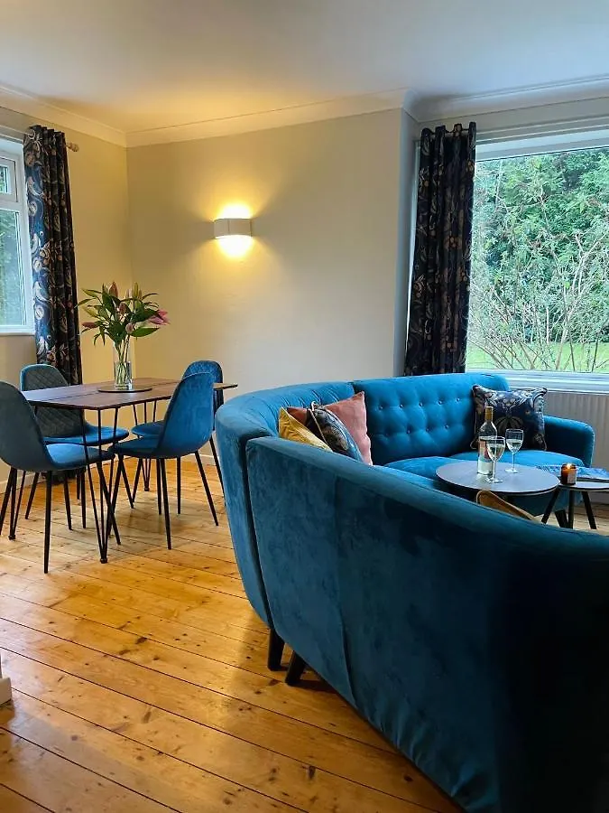 Kist Accommodates - Stylish Headingley Apartment - Parking - 500 Mps Wifi Meanwood