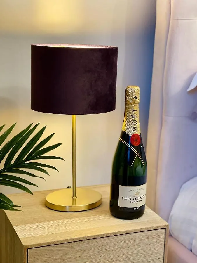 Kist Accommodates - Stylish Headingley Apartment - Parking - 500 Mps Wifi Meanwood 0*,