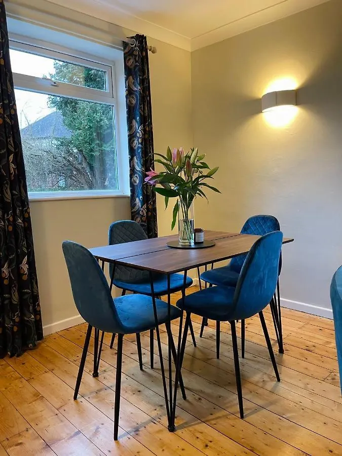 Kist Accommodates - Stylish Headingley Apartment - Parking - 500 Mps Wifi Meanwood
